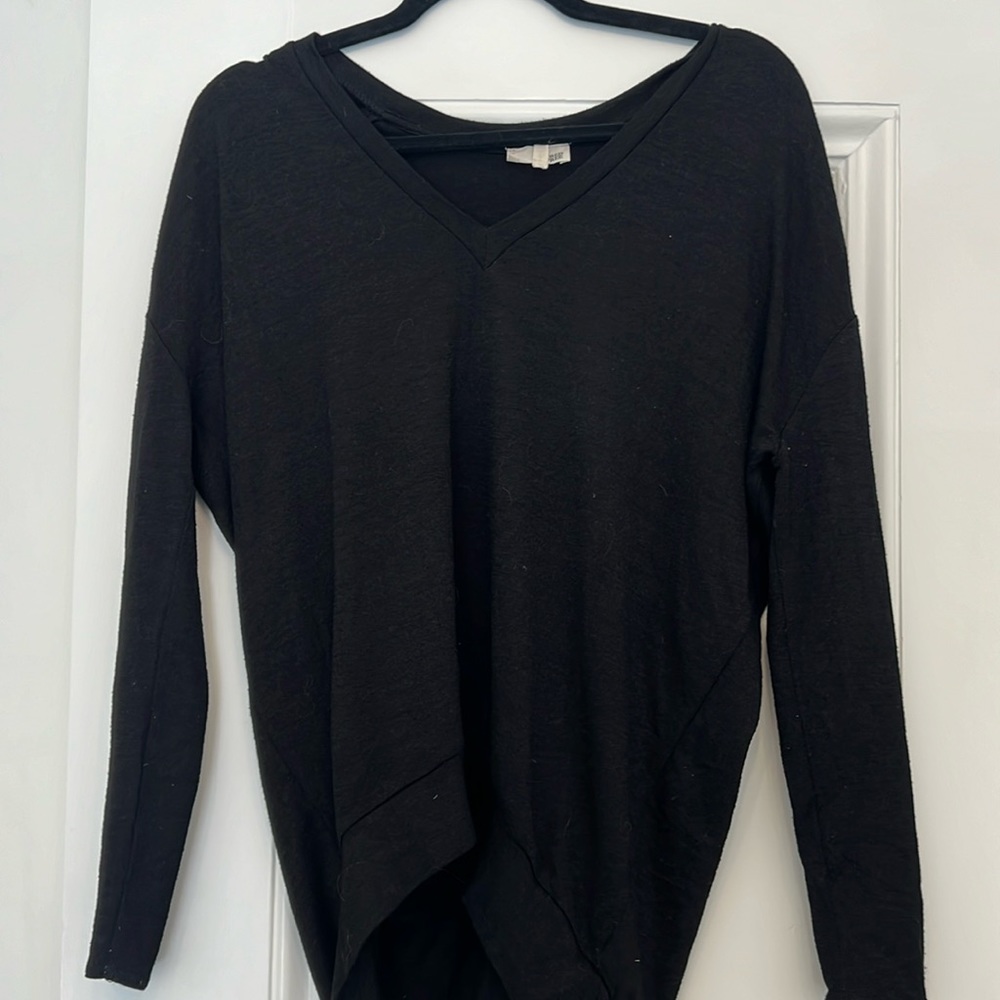 Black Aritzia (Wilfred) sweater